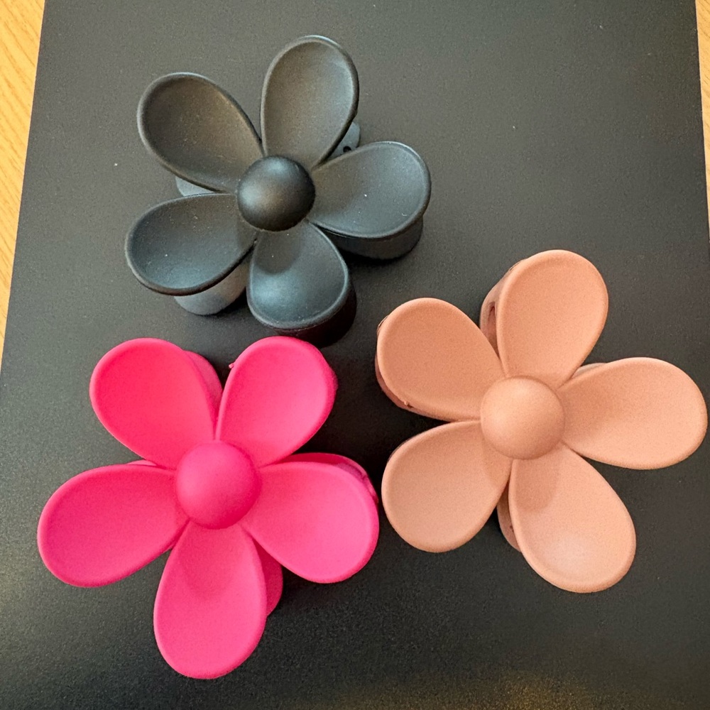 Daisy Hair Claw Clips Set of 3- Matte Black, Pink, and Tan